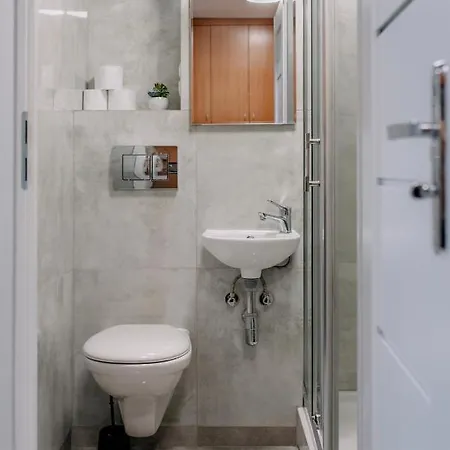 Apartment New! With 3 Beds - Easy Access To Airport, Center & Wum