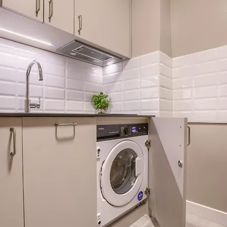 New! With 3 Beds - Easy Access To Airport, Center & Wum