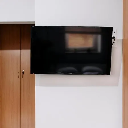 New! With 3 Beds - Easy Access To Airport, Center & Wum Apartmán Varšava