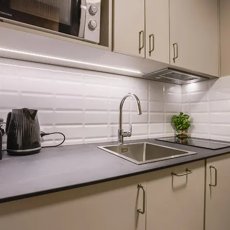 New! With 3 Beds - Easy Access To Airport, Center & Wum * Varsovia